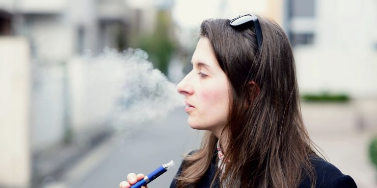 Non-Rechargeable VS. Rechargeable Vapes: Make The Smart Choice